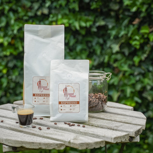 Espresso Bonen 250g en 1kg met espresso en koffiebonen