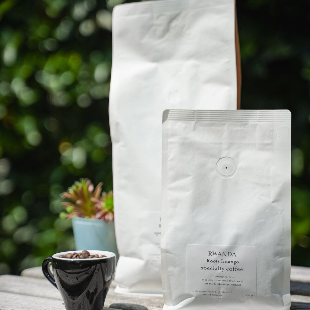 Wisselende Special Rwanda 250g en 1kg naast elkaar